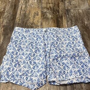 Blue Leaf Pattern Women's Shorts